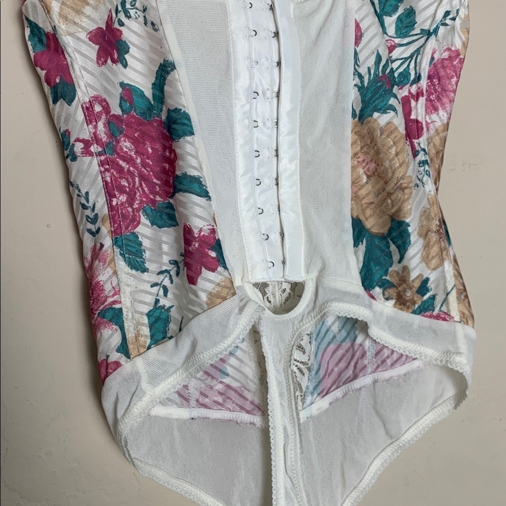 NWOT Free People Good Luck Charm Floral Printed Bodysuit Size Small - Picture 6 of 8